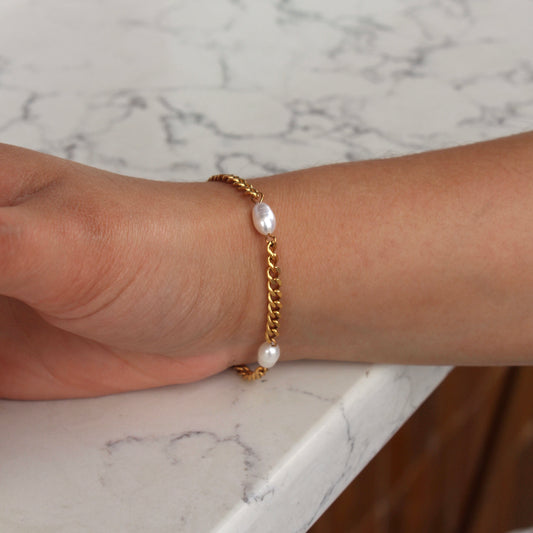 Ariel Oblong Pearl Bracelet